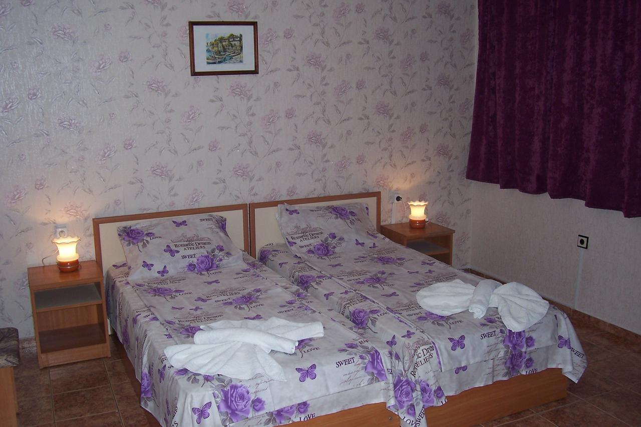 Nelly Guest House Ravda Kültér fotó