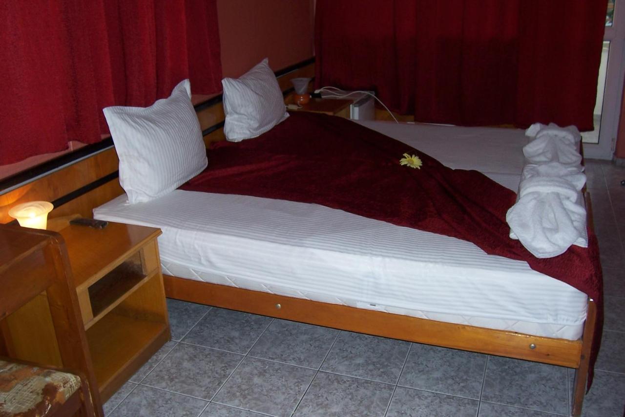 Nelly Guest House Ravda Kültér fotó
